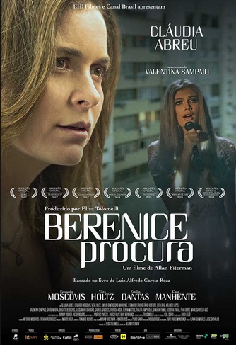 Cartaz do filme Berenice com o rosto da personagem principal cobrindo metade da tela e uma mulher cantando no fundo